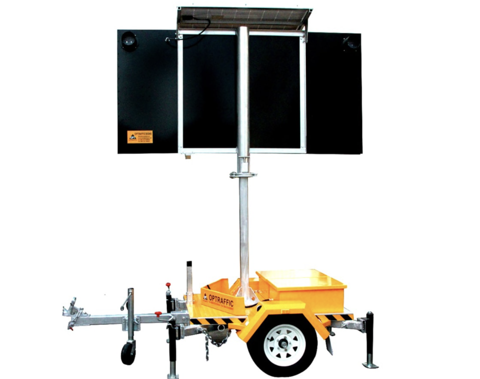 VM Trailer Mounted Arrow Board - 25 Lamp